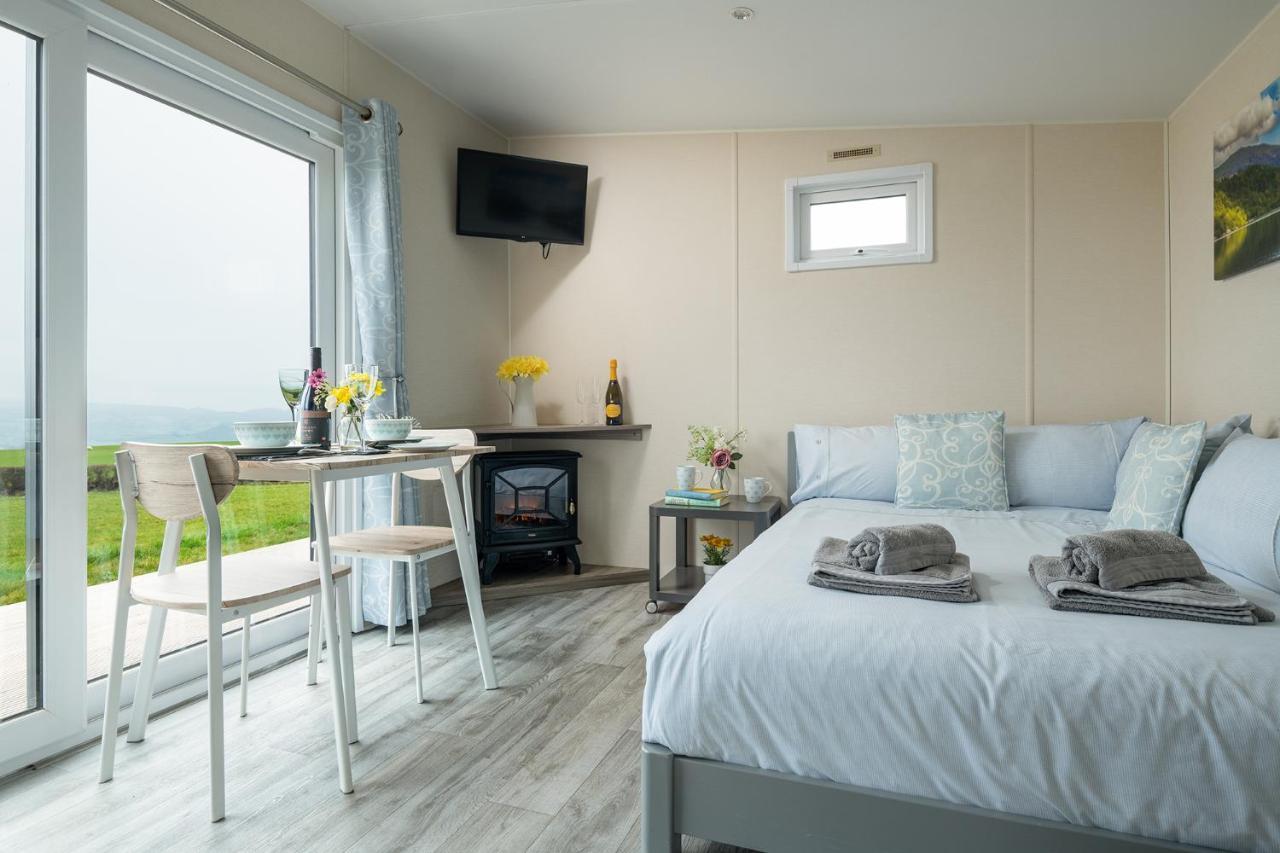 Waenfechan Glamping With Hot Tubs Colwyn Bay Ngoại thất bức ảnh